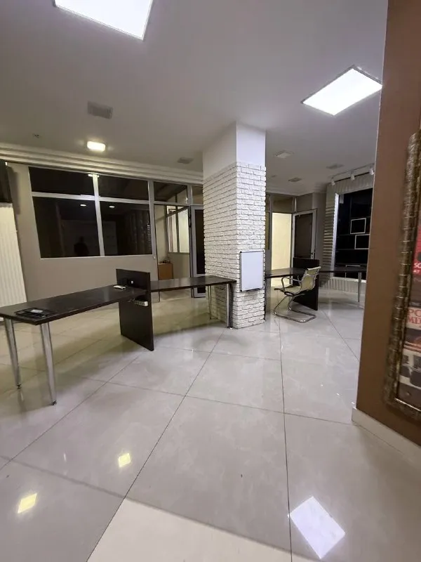 ☎️+79490370636 ☎️+79495059339 второе предложение в топовой локации 📍 документы рф 🇷🇺 собственник в донецке продажа коммерческого помещения в доме новострой - панфилова - жк центральный сигнализация - охрана 24/7 140 кв. Метров 3.20 высота потолков проходной поток парковка 🅿️ для авто отлично развита инфраструктура качественный ремонт с дизайнерским падходом в каждом квадратном метре. Меняйте свое пространство с агентством недвижимости город 🔑 вы мечтаете, мы реализовываем ❗️ показ в любое время 👌 - фотография - 3