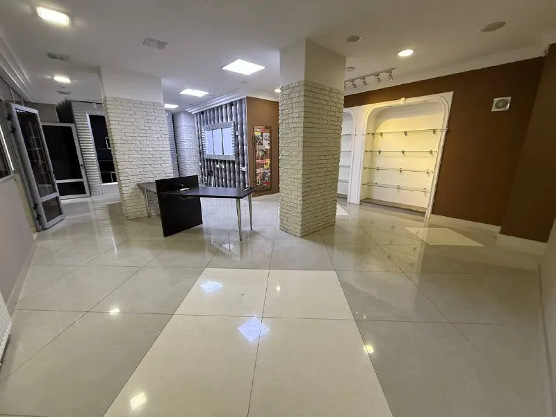 ☎️+79490370636 ☎️+79495059339 второе предложение в топовой локации 📍 документы рф 🇷🇺 собственник в донецке продажа коммерческого помещения в доме новострой - панфилова - жк центральный сигнализация - охрана 24/7 140 кв. Метров 3.20 высота потолков проходной поток парковка 🅿️ для авто отлично развита инфраструктура качественный ремонт с дизайнерским падходом в каждом квадратном метре. Меняйте свое пространство с агентством недвижимости город 🔑 вы мечтаете, мы реализовываем ❗️ показ в любое время 👌 - фотография - 8