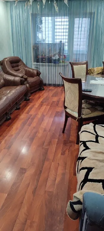 ‼️продажа квартиры‼️ 🏡продаётся 3-трехкомнатная квартира г. Донецк днр пролетарский р-н ул. Раздольная 2-б ✅этажность–1/10 жилого дома ✅общая площадь–72 м2 ✅квартира утеплена по периметру дома и с подвала 💦вода по графику имеется погреб под лоджией 🔥собственник 💴цена 8🍋900.000 рублей ☎️+7(949) 473-79-35 📨подписаться - фотография - 8