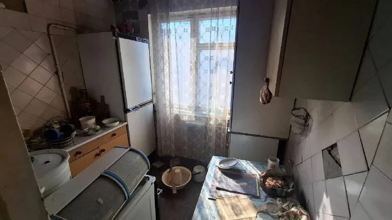 Продам 2-ух комнатную квартиру по адресу: г. Макеевка, ул. Донецкое шоссе, дом 109 а (напротив тц галактика) квартира расположена на 4 этаже 5-ти этажного дома общая площадь 46,2 кв. М рядом школа № 57, детский сад №142.развитая инфраструктура состояние жилое есть балкон с/у совмещенный документы готовы к продаже 2,8 млн. Рублей тел. : +79493079990 +79895278779(telegram/whatsapp) - фотография - 2