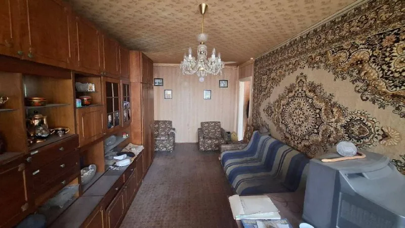 Продам 2-ух комнатную квартиру по адресу: г. Макеевка, ул. Донецкое шоссе, дом 109 а (напротив тц галактика) квартира расположена на 4 этаже 5-ти этажного дома общая площадь 46,2 кв. М рядом школа № 57, детский сад №142.развитая инфраструктура состояние жилое есть балкон с/у совмещенный документы готовы к продаже 2,8 млн. Рублей тел. : +79493079990 +79895278779(telegram/whatsapp) - фотография - 3