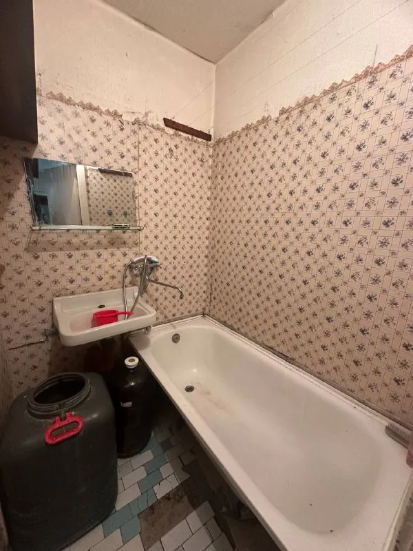 Продам трёхкомнатную квартиру 🌇донецк, заперевальная ул. Нижнекурганская📍 ✅8-9ти, вода доходит! ✅квартира в жилом состоянии, окна пластиковые, балкон и лоджия.   ✅спокойный спальный район, рядом храм, остановки транспорта. ✅в шаговой доступности рынок, супермаркеты, школа, автостанция. 📑документы готовы. 💰цена 5 000 000 ₽ 📲☎️+79493268382 виктория подписаться  |  дать объявление - фотография - 10