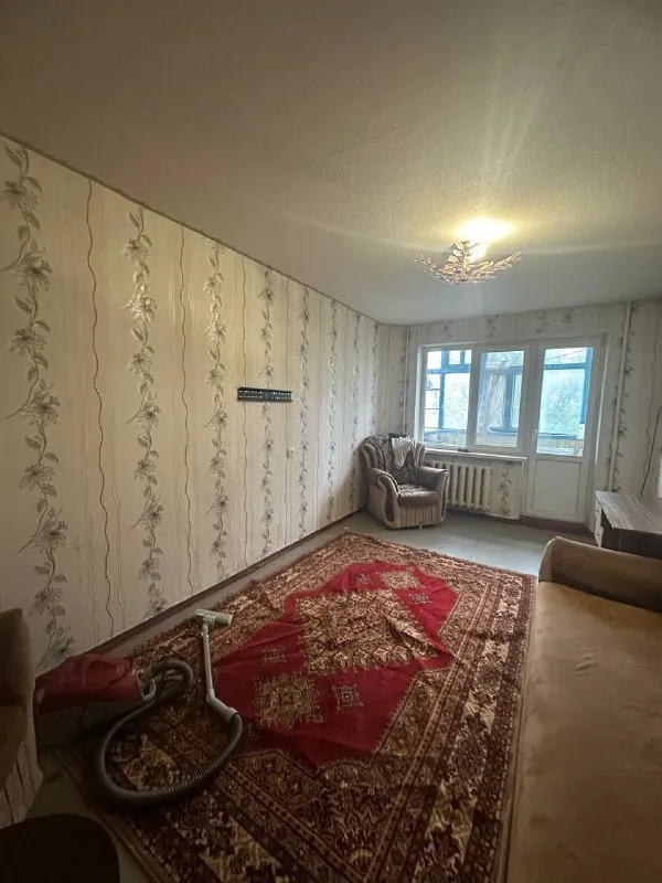 Продам трёхкомнатную квартиру 🌇донецк, заперевальная ул. Нижнекурганская📍 ✅8-9ти, вода доходит! ✅квартира в жилом состоянии, окна пластиковые, балкон и лоджия.   ✅спокойный спальный район, рядом храм, остановки транспорта. ✅в шаговой доступности рынок, супермаркеты, школа, автостанция. 📑документы готовы. 💰цена 5 000 000 ₽ 📲☎️+79493268382 виктория подписаться  |  дать объявление - фотография - 2