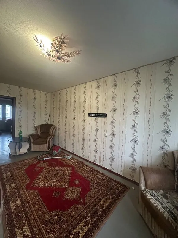 Продам трёхкомнатную квартиру 🌇донецк, заперевальная ул. Нижнекурганская📍 ✅8-9ти, вода доходит! ✅квартира в жилом состоянии, окна пластиковые, балкон и лоджия.   ✅спокойный спальный район, рядом храм, остановки транспорта. ✅в шаговой доступности рынок, супермаркеты, школа, автостанция. 📑документы готовы. 💰цена 5 000 000 ₽ 📲☎️+79493268382 виктория подписаться  |  дать объявление - фотография - 3