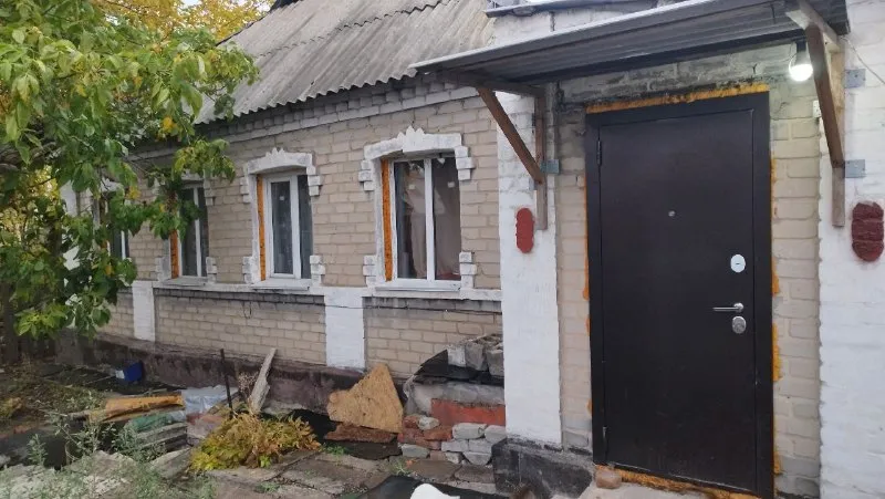 ‼️продажа дома‼️ 🏡продаётся дом г. донецк днр петровский район ✅общая площадь дома 82 м2 ✅жилая–67 м2 🏡участок–9.5 соток земли 🔥собственник 💴цена: 2🍋200.000 рублей ☎️+7(949) 458-77-92 📨подписаться - фотография - 2