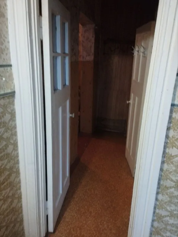 ‼️продажа квартиры‼️ 🏡продается двухкомнатная квартира г. Донецк днр 🌇куйбышевский район м-н азотный ✅этажность–1/2 жилого дома ✅площадь–46 м2 ✅дом кирпичный, высота потолка 2.8 метра ✅квартира не угловая, комнаты раздельные, теплая, вода по графику ✅в квартире имеется подвал, рядом с домом хоз постройка из шлакоблока (сарай с подвалом), перед домом небольшой участок земли ✅квартира под ремонт 📃документы готовы 🔥собственник 💴цена: 2🍋600.000 рублей ‼️реальному покупателю хороший торг ☎️+7(949) 347-70-44 📨подписаться - фотография - 2