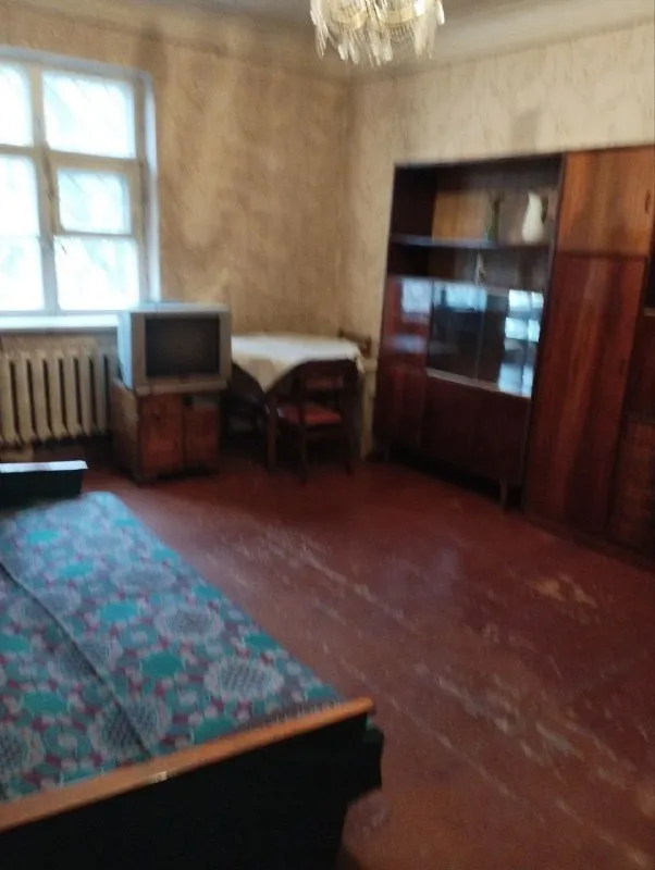 ‼️продажа квартиры‼️ 🏡продается двухкомнатная квартира г. Донецк днр 🌇куйбышевский район м-н азотный ✅этажность–1/2 жилого дома ✅площадь–46 м2 ✅дом кирпичный, высота потолка 2.8 метра ✅квартира не угловая, комнаты раздельные, теплая, вода по графику ✅в квартире имеется подвал, рядом с домом хоз постройка из шлакоблока (сарай с подвалом), перед домом небольшой участок земли ✅квартира под ремонт 📃документы готовы 🔥собственник 💴цена: 2🍋600.000 рублей ‼️реальному покупателю хороший торг ☎️+7(949) 347-70-44 📨подписаться - фотография - 3