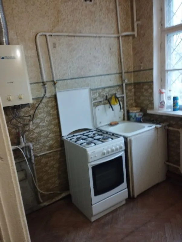 ‼️продажа квартиры‼️ 🏡продается двухкомнатная квартира г. Донецк днр 🌇куйбышевский район м-н азотный ✅этажность–1/2 жилого дома ✅площадь–46 м2 ✅дом кирпичный, высота потолка 2.8 метра ✅квартира не угловая, комнаты раздельные, теплая, вода по графику ✅в квартире имеется подвал, рядом с домом хоз постройка из шлакоблока (сарай с подвалом), перед домом небольшой участок земли ✅квартира под ремонт 📃документы готовы 🔥собственник 💴цена: 2🍋600.000 рублей ‼️реальному покупателю хороший торг ☎️+7(949) 347-70-44 📨подписаться - фотография - 6