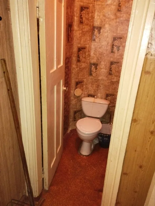 ‼️продажа квартиры‼️ 🏡продается двухкомнатная квартира г. Донецк днр 🌇куйбышевский район м-н азотный ✅этажность–1/2 жилого дома ✅площадь–46 м2 ✅дом кирпичный, высота потолка 2.8 метра ✅квартира не угловая, комнаты раздельные, теплая, вода по графику ✅в квартире имеется подвал, рядом с домом хоз постройка из шлакоблока (сарай с подвалом), перед домом небольшой участок земли ✅квартира под ремонт 📃документы готовы 🔥собственник 💴цена: 2🍋600.000 рублей ‼️реальному покупателю хороший торг ☎️+7(949) 347-70-44 📨подписаться - фотография - 8