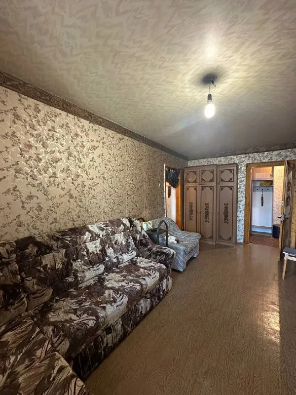 ‼️продажа! Сквер строитель‼️ продажа! Квартира 4 к, калининский район, сквер строитель! 3-9ти, 3 лоджии! Удобная локация, рядом сквер, магазины, остановки транспорта, аптеки, в шаговой доступности детсады и школы. Квартира в хорошем состоянии, остается мебель и быт техника. Документы готовы! Цена 6,500,000р. +79494181407 галина ан - фотография - 2