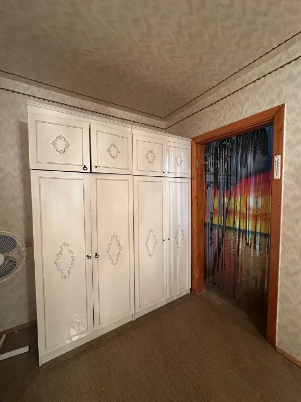 ‼️продажа! Сквер строитель‼️ продажа! Квартира 4 к, калининский район, сквер строитель! 3-9ти, 3 лоджии! Удобная локация, рядом сквер, магазины, остановки транспорта, аптеки, в шаговой доступности детсады и школы. Квартира в хорошем состоянии, остается мебель и быт техника. Документы готовы! Цена 6,500,000р. +79494181407 галина ан - фотография - 5