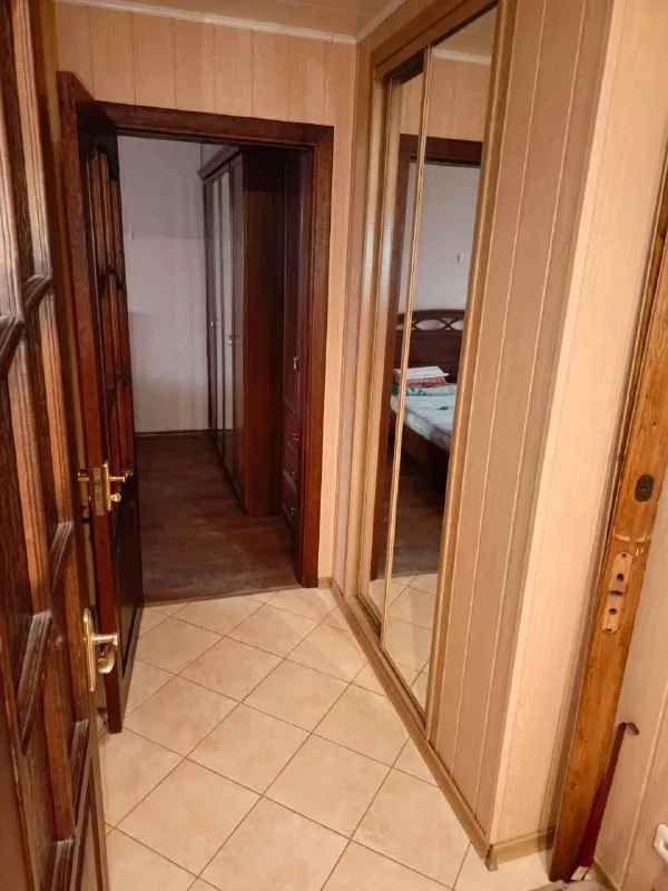 ‼️продажа! Топаз‼️ продается 2х комнатная квартира, этажность 2/9ти. Комнаты раздельные, ванна и туалет совмещены. Общая 46, жилая 27,6, кухня 7,5кв. М. При продаже все остается. Вода идет по графику. Уютный двор. Рядом школа, транспортные остановки, магазины, аптеки. Документы готовы! Цена 3,500,000р + хороший торг! +79493268382 виктория ан - фотография - 4