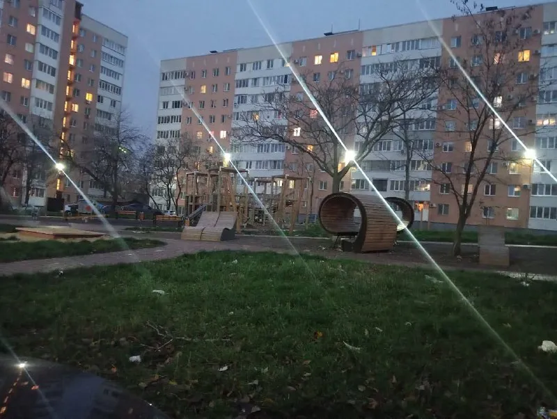 Продаётся трехкомнатная квартира 🌆 ленина 91, в центре мариуполя📍 🔹 1 этаж девятиэтажного дома 🔹рядом школа, детский сад, развитая инфраструктура 🔹в квартире имеется вся необходимая мебель 📑квартира стоит в реестре, документы готовы к продаже для связи звоните 📲☎️+7949-561-04-63 (семён) подписаться | дать объявление - фотография - 1