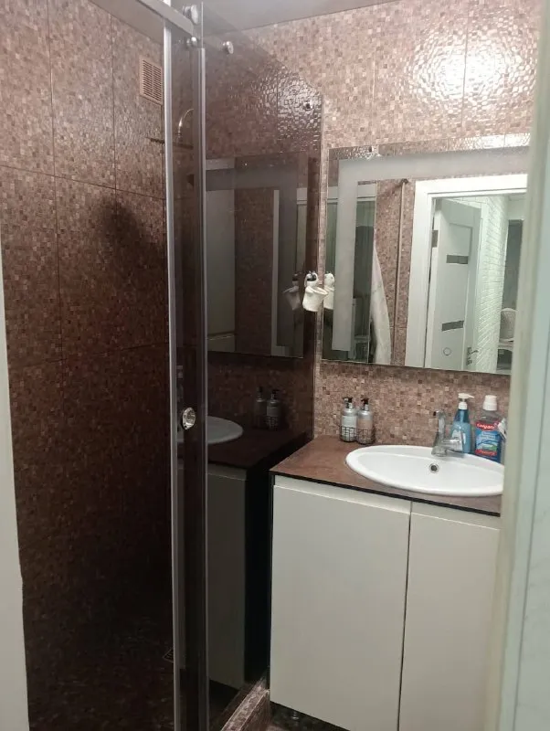 Продаётся трехкомнатная квартира 🌆 ленина 91, в центре мариуполя📍 🔹 1 этаж девятиэтажного дома 🔹рядом школа, детский сад, развитая инфраструктура 🔹в квартире имеется вся необходимая мебель 📑квартира стоит в реестре, документы готовы к продаже для связи звоните 📲☎️+7949-561-04-63 (семён) подписаться | дать объявление - фотография - 10