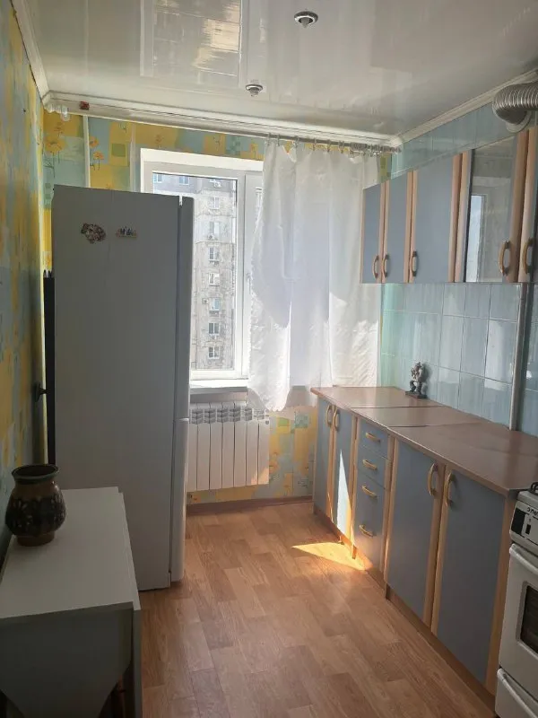 продам двухкомнатную квартиру 🌇в мариуполе, по адресу строителей 167.📍 ✅8 этаж девятиэтажного дома. 📍рядом школа, детский сад, развитая инфраструктура. ✅в квартире имеется вся необходимая мебель. ✅комнаты изолированны. 📑квартира стоит в реестре, документы готовы к продаже. 💰цена 4700000 рублей. для связи звонить 📲☎️+7949-561-04-63 (семён) подписаться | дать объявление - фотография - 6