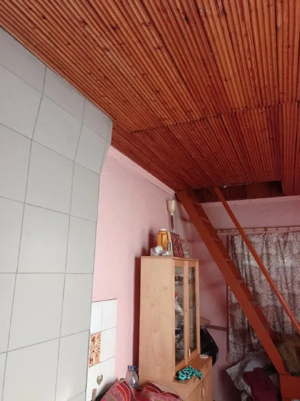 4,83 соток продаётся земельный участок в ст «мичуринец», расположенный в районе пивзавода. Площадь участка составляет 4,83 сотки, право собственности подтверждено государственным актом. На территории находится двухэтажный дом и плодовые деревья. Участок полностью обустроен: проведено электричество и имеется собственная скважина глубиной 25 метров. По всем вопросам обращайтесь к собственнику по телефонам: 7949-385-12-02. ▪️ недвижимость большого харцызска 👈 подписаться ▪️ разместить объявление ▪️ обсудить - фотография - 2