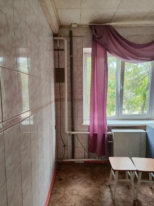 🔑продается 3 комн. Квартира. ‼документы готовы‼ - г. Харцызск - черемушки - мкрн. Металлургов, д. 46 - 2 эт. 5 эт. Дома - s=54.4 m2, кухня 7 m2 квартира с индивидуальным отоплением, не угловая, одна комната из зала вторая отдельно, санузел раздельный, окна трубы и канализация пластик, счетчики на свет, воду и газ. Рядом с домом школа, в шаговой доступности магазины, рынок. Цена: 3 650 000 рублей. ☎тел. +7 (949) 331-92-15 анна 📞 тел. +7 (900) 185-49-85 (tele2) +7 949 331 92 15 (whatsapp, telegram. ) ▪️ недвижимость большого харцызска 👈 подписаться ▪️ разместить объявление ▪️ обсудить - фотография - 2