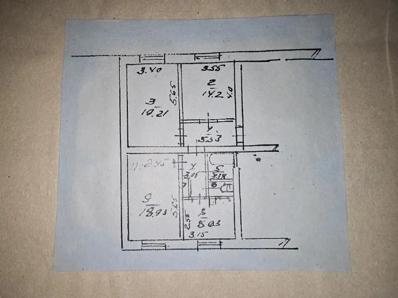 харцызск продам крупногабаритную 3-комнатную квартиру в центре, 1/4 кирпичного дома ✅ общая площадь 74.35 квадратных метра, жилая 52.34 ✅ не угловая ✅ высокие потолки ✅ есть подвал и кладовка ✅ водопровод и канализация поменяны ✅ окна пластик ✅ хорошая входная дверь ✅ газовая колонка автомат ✅ все комнаты раздельные ✅ санузел раздельный квартира находится по улице постышева, рядом остановки, магазины, школа, садик, больница. квартира тёплая и сухая, частично с ремонтом 5 400 000₽. +79493493760 +79494450191 екатерина - фотография - 9