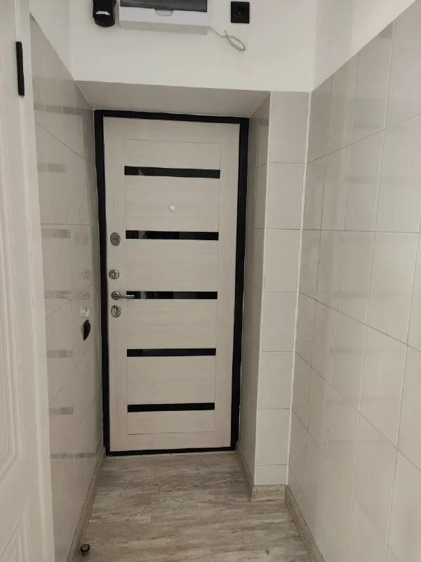 🔑продается 3 комн. Квартира. ‼срочно‼ ‼цена снижена: 4 650 000 рублей. ‼ ‼документы готовы‼ - г. Харцызск - трубная сторона - ул. Патона - 2 эт. 2 эт. Кирпичного дома - s=54 m2. Квартира после ремонта, не кто не жил, не угловая и очень теплая, санузел совмещен, из зала две спальни, глубокая кладовая, окна, трубы и канализация заменены, новая проводка, пол- ламинат, натяжные потолки, входные и межкомнатные двери новые, заменена сантехника, горячая вода - бойлер, в подвале накопительный бак с насосом на 250 литров, счетчики на свет, воду и газ. Во дворе сарай с подвалом. Цена: 4 650 000 рублей. ☎тел. +7 (949) 331-92-15 анна 📞 тел. +7 (900) 185-49-85 (tele2) +7 949 331 92 15 (whatsapp, telegram. ) ▪️ недвижимость большого харцызска 👈 подписаться ▪️ разместить объявление ▪️ обсудить - фотография - 10