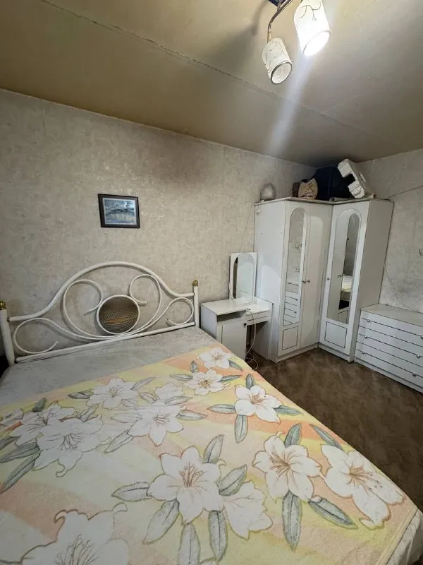 продам 3-х комнатную квартиру 🌇харцызск, центр, район тц «триумф». 📍 ✅общая площадь 66кв. м, 4 этаж 9 этажного дома. ✅в квартире два застекленных балкона, комнаты раздельные. ✅квартира в жилом состоянии. 🎁мебель остается. 📍шикарное месторасположение: самое сердце харцызска ! 👁просмотр в любое удобное для вас время ! 💰цена 6 000 000 ₽ торг 📲☎️+79493418412 лилия ан терем подписаться | дать объявление - фотография - 5