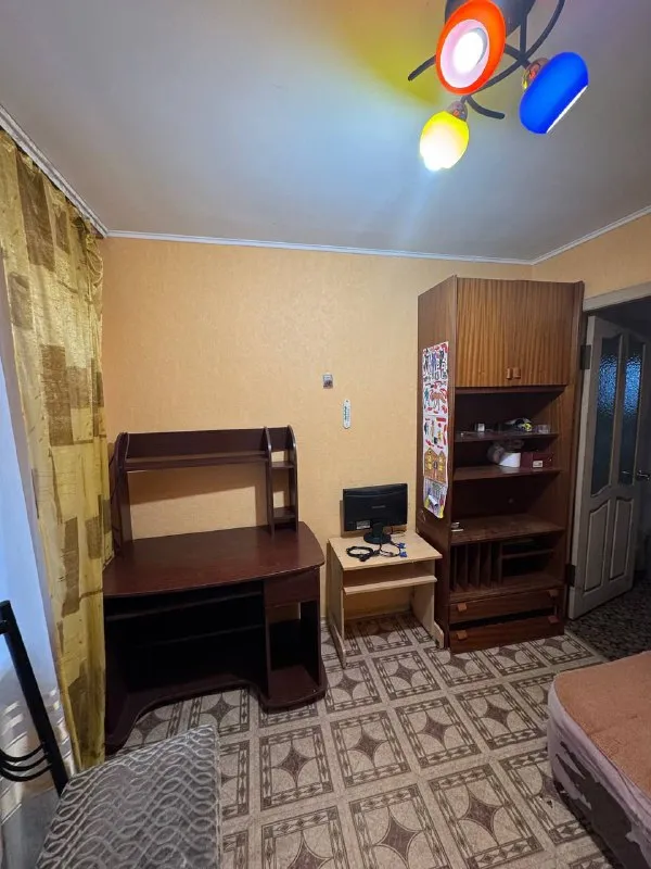 продам 3-х комнатную квартиру 🌇харцызск, центр, район тц «триумф». 📍 ✅общая площадь 66кв. м, 4 этаж 9 этажного дома. ✅в квартире два застекленных балкона, комнаты раздельные. ✅квартира в жилом состоянии. 🎁мебель остается. 📍шикарное месторасположение: самое сердце харцызска ! 👁просмотр в любое удобное для вас время ! 💰цена 6 000 000 ₽ торг 📲☎️+79493418412 лилия ан терем подписаться | дать объявление - фотография - 6