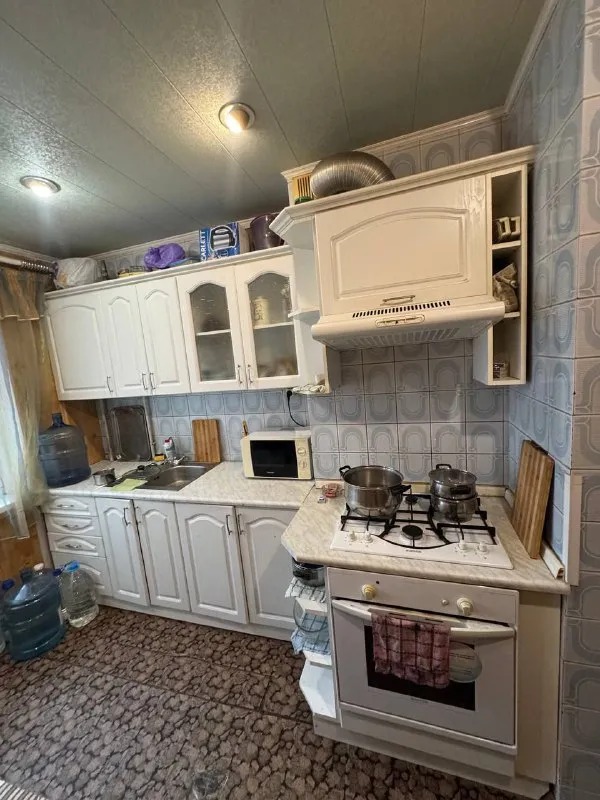 продам 3-х комнатную квартиру 🌇харцызск, центр, район тц «триумф». 📍 ✅общая площадь 66кв. м, 4 этаж 9 этажного дома. ✅в квартире два застекленных балкона, комнаты раздельные. ✅квартира в жилом состоянии. 🎁мебель остается. 📍шикарное месторасположение: самое сердце харцызска ! 👁просмотр в любое удобное для вас время ! 💰цена 6 000 000 ₽ торг 📲☎️+79493418412 лилия ан терем подписаться | дать объявление - фотография - 7