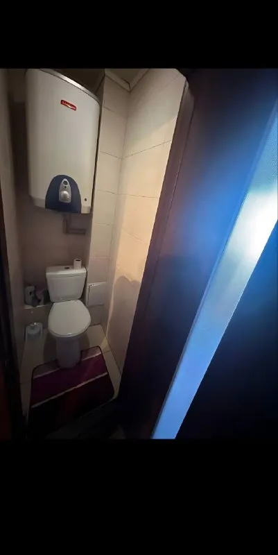 Харцызск 2-комнатную квартиру на черемушках ✅ квартира с ремонтом ✅ не угловая ✅ с мебелью ✅ комнаты раздельные ✅ санузел раздельный ✅ документы рф ✅ 3/9 квартира не требует вложений, состояние заходи и живи. Общая площадь 50.6, кухня 5, остаётся вся мебель и техника, новая проводка, балкон обшит пластиком, полы ламинат, окна пластик, комнаты и санузел раздельные, в ванной плитка, туалет плитка. Водонагревательный бак, встроенная кухня. Отличная квартира с евроремонтом не требующая вложений, находится по ул. 40 лет освобождения украины, дом 17 цена 4 200 000₽ +79494450191 богдан - фотография - 9