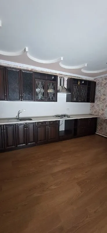 Продажа дома ул. Правды (г. Макеевка) документы готовы - ул. Правды (г. Макеевка) - общая площадь 170 кв. М. - этажность 2/2 - 4 комн. Дом - 1 этаж (жилой) холл, 2 комнаты, кухня 25 м. Кв. , санузел - 2 этаж (под ремонт) - холл, 2 комнаты, гардеробная - 6 сотки - центральное водоснабжение, скважина - твердотопливный котел, газ по улице - металлопластиковые окна просмотр в любое удобное для вас время. Стоимость 8 500 000 руб. + торг татьяна +79498947694 ▪️ недвижимость большого харцызска 👈 подписаться ▪️ разместить объявление ▪️ обсудить - фотография - 3