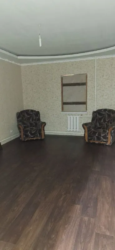 Продажа дома ул. Правды (г. Макеевка) документы готовы - ул. Правды (г. Макеевка) - общая площадь 170 кв. М. - этажность 2/2 - 4 комн. Дом - 1 этаж (жилой) холл, 2 комнаты, кухня 25 м. Кв. , санузел - 2 этаж (под ремонт) - холл, 2 комнаты, гардеробная - 6 сотки - центральное водоснабжение, скважина - твердотопливный котел, газ по улице - металлопластиковые окна просмотр в любое удобное для вас время. Стоимость 8 500 000 руб. + торг татьяна +79498947694 ▪️ недвижимость большого харцызска 👈 подписаться ▪️ разместить объявление ▪️ обсудить - фотография - 4