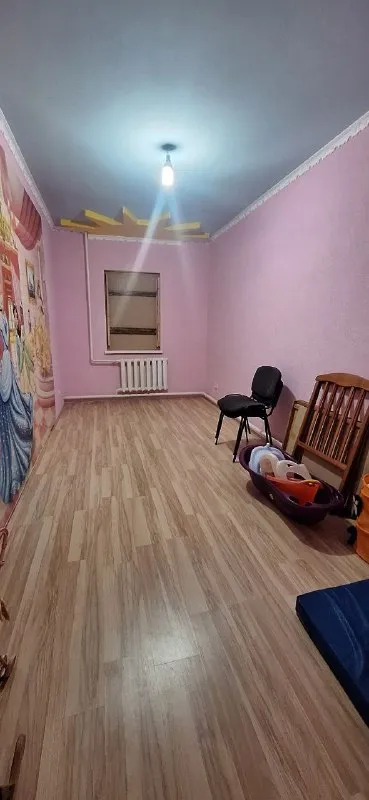 Продажа дома ул. Правды (г. Макеевка) документы готовы - ул. Правды (г. Макеевка) - общая площадь 170 кв. М. - этажность 2/2 - 4 комн. Дом - 1 этаж (жилой) холл, 2 комнаты, кухня 25 м. Кв. , санузел - 2 этаж (под ремонт) - холл, 2 комнаты, гардеробная - 6 сотки - центральное водоснабжение, скважина - твердотопливный котел, газ по улице - металлопластиковые окна просмотр в любое удобное для вас время. Стоимость 8 500 000 руб. + торг татьяна +79498947694 ▪️ недвижимость большого харцызска 👈 подписаться ▪️ разместить объявление ▪️ обсудить - фотография - 5