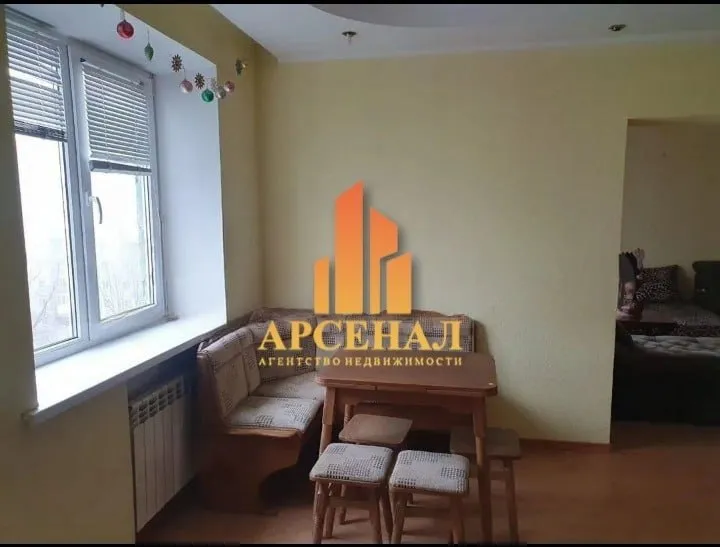 Продается 4 к. Квартира‼7 000 000₽‼ донецк, пролетарский район, мкрн. Цветочный ул. 230-й стрелковой дивизии этаж 8/9, общая площадь 96 м² перепланирована в 3 ком. Квартиру. (большая кухня и санузел, гостиная, спальня, детская комната). Мебель и техника остаётся. Стены под покраску, пол ламинат. В шаговой доступности школа 135, стоматологическая поликлиника 5, рынок, магазины. Стоимость 7 000 000 ₽ торг +7 (949) 564-41-75 ▪️ недвижимость большого харцызска 👈 подписаться ▪️ разместить объявление ▪️ обсудить - фотография - 3