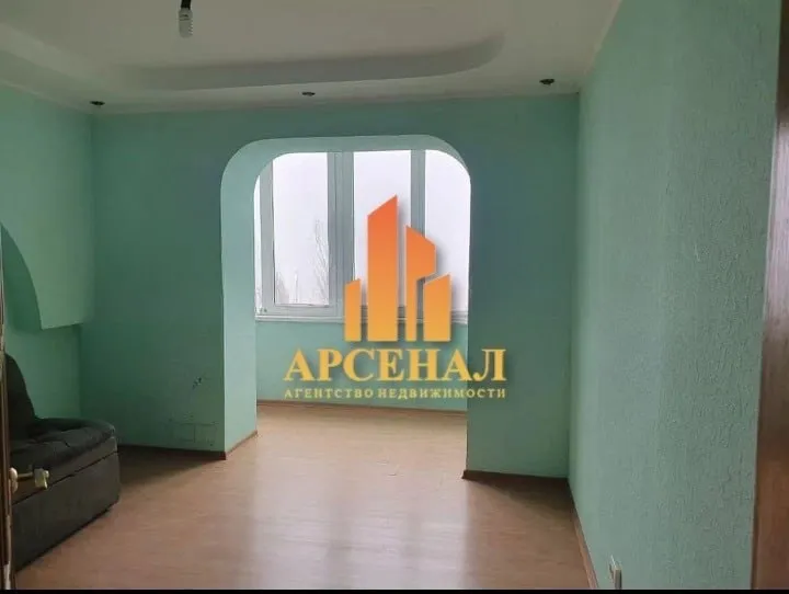 Продается 4 к. Квартира‼7 000 000₽‼ донецк, пролетарский район, мкрн. Цветочный ул. 230-й стрелковой дивизии этаж 8/9, общая площадь 96 м² перепланирована в 3 ком. Квартиру. (большая кухня и санузел, гостиная, спальня, детская комната). Мебель и техника остаётся. Стены под покраску, пол ламинат. В шаговой доступности школа 135, стоматологическая поликлиника 5, рынок, магазины. Стоимость 7 000 000 ₽ торг +7 (949) 564-41-75 ▪️ недвижимость большого харцызска 👈 подписаться ▪️ разместить объявление ▪️ обсудить - фотография - 6