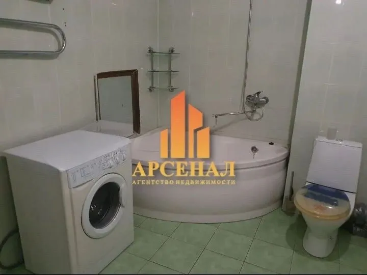 Продается 4 к. Квартира‼7 000 000₽‼ донецк, пролетарский район, мкрн. Цветочный ул. 230-й стрелковой дивизии этаж 8/9, общая площадь 96 м² перепланирована в 3 ком. Квартиру. (большая кухня и санузел, гостиная, спальня, детская комната). Мебель и техника остаётся. Стены под покраску, пол ламинат. В шаговой доступности школа 135, стоматологическая поликлиника 5, рынок, магазины. Стоимость 7 000 000 ₽ торг +7 (949) 564-41-75 ▪️ недвижимость большого харцызска 👈 подписаться ▪️ разместить объявление ▪️ обсудить - фотография - 8