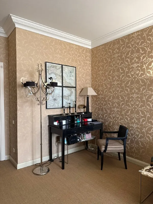 Продажа от собственника. 12 млн руб двухкомнатная квартира в жк закрытого типа "диск", проспект ильича, 19 «з» 15-й этаж 24-этажного дома. В доме консьерж, охрана 24/7, система видеонаблюдения. Площадь квартиры – 75 квадратных метров, высота потолков – 3 м. Квартире выполнен дизайнерский ремонт, 2 санузла, накопительный бак на 300 л. Мебель и бытовая техника остаются новым владельцам. В шаговой доступности: супермаркеты "твой магазин", "молоко", прс, детский сад, школа, фитнес-залы, больница им. Калинина. Возможна продажа с паркоместом на -1 этаже, цена с паркингом – 14 млн руб дополнительные фото по запросу риелторов и посредников просьба не беспокоить! Звоните: +79493585285 ▪️ недвижимость большого харцызска 👈 подписаться ▪️ разместить объявление ▪️ обсудить - фотография - 6