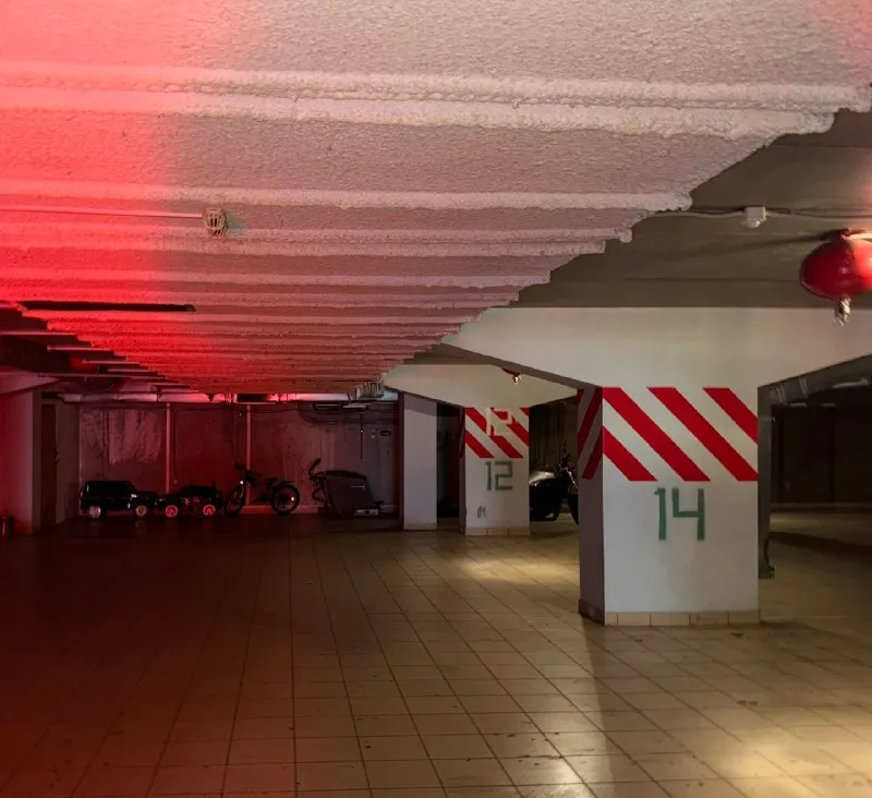 Продажа от собственника. 12 млн руб двухкомнатная квартира в жк закрытого типа "диск", проспект ильича, 19 «з» 15-й этаж 24-этажного дома. В доме консьерж, охрана 24/7, система видеонаблюдения. Площадь квартиры – 75 квадратных метров, высота потолков – 3 м. Квартире выполнен дизайнерский ремонт, 2 санузла, накопительный бак на 300 л. Мебель и бытовая техника остаются новым владельцам. В шаговой доступности: супермаркеты "твой магазин", "молоко", прс, детский сад, школа, фитнес-залы, больница им. Калинина. Возможна продажа с паркоместом на -1 этаже, цена с паркингом – 14 млн руб дополнительные фото по запросу риелторов и посредников просьба не беспокоить! Звоните: +79493585285 ▪️ недвижимость большого харцызска 👈 подписаться ▪️ разместить объявление ▪️ обсудить - фотография - 9