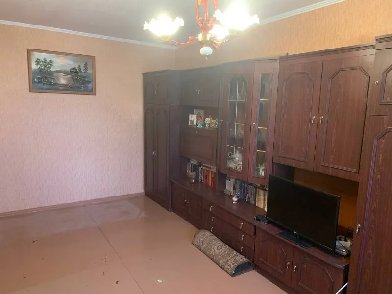 ‼️продажа квартиры‼️ 🏡продажа двухкомнатная квартира г. Донецк днр петровский р-н, ул петровского, ориентир: петровский мост ✅этажность–9/9 жилого дома ✅квартира в жилом состоянии есть лоджия ✅квартира продаётся с мебелью и бытовой техникой 💦вода по графику 🔥собственник 💴цена: 3🍋250.000 рублей ☎️+7(949) 004-65-04 📨подписаться - фотография - 5