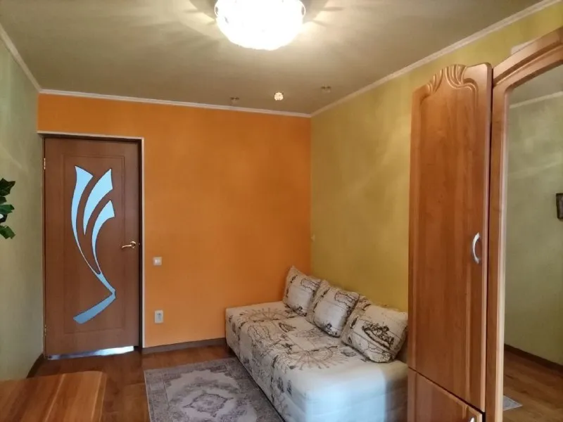 ‼️продажа квартиры‼️ 🏡продаётся трёхкомнатная квартира в г. Енакиево днр район фильтровальная ✅этажность–7/9 жилого дома ✅жилое состояние в квартире два балкона окна пластиковые ✅квартира продаётся с мебелью и бытовой техникой рядом автобусная остановка, школа, детский садик, супермаркет 📃документы готовы 💴цена: 2🍋300.00 рублей 🔥продажа от собственника ☎️+7(949) 312-62-53 ☎️+7(949) 354-84-94 недвижимость днр - фотография - 9