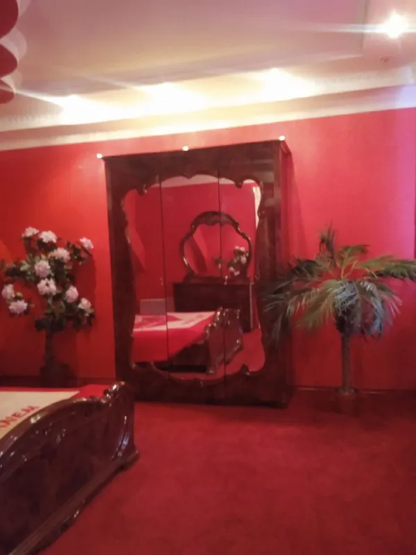 посуточно сдам частный🏡 дом 🌇донецк, улица артема 📍 🎄принимаем бронь на новогодние праздники❗️ 💦вода горячая целый день 🛜интернет ✅все условия для комфортного проживания 🍖есть зона барбекю🔥🍢🍗 🅿есть паркова для авто не агентство, собственник❗️ 💰цена 6000 ₽ за сутки ! 📲☎️+79493989523 📲☎️+79493989522 подписаться  |  дать объявление - фотография - 5