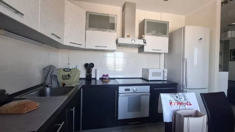 Продам крупногабаритную 1-комнатную квартиру в городе донецке! Улица куйбышева! Район галактики! Квартира расположена на 15 этаже 18-ти этажного дома! Общая площадь квартиры 43 кв. М. Жилая площадь 21 кв. М. Квартира с качественным ремонтом и со всей необходимой мебелью и техникой! Санузел совмещен! Состояние - заходи и живи! Документы готовы к продаже! Цена 4,3 млн. Рублей! Тел. : +79493079990;+79895278779 - фотография - 6