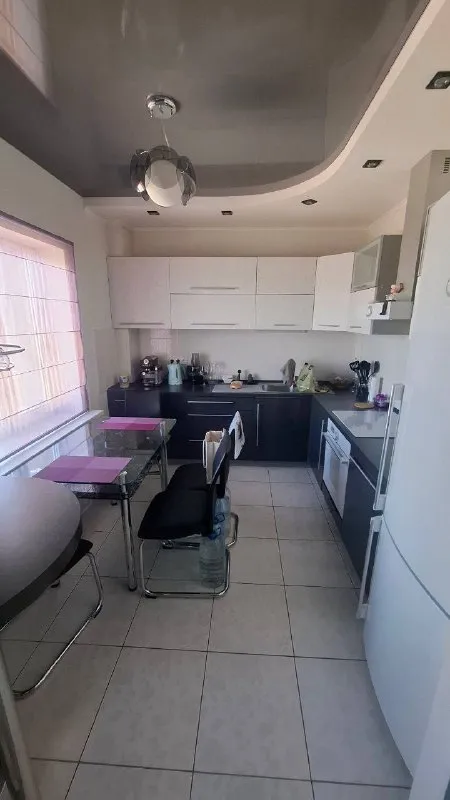 Продам крупногабаритную 1-комнатную квартиру в городе донецке! Улица куйбышева! Район галактики! Квартира расположена на 15 этаже 18-ти этажного дома! Общая площадь квартиры 43 кв. М. Жилая площадь 21 кв. М. Квартира с качественным ремонтом и со всей необходимой мебелью и техникой! Санузел совмещен! Состояние - заходи и живи! Документы готовы к продаже! Цена 4,3 млн. Рублей! Тел. : +79493079990;+79895278779 - фотография - 7