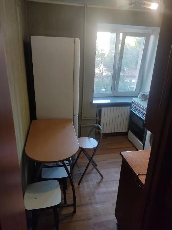 ‼️аренда квартиры‼️ 🏡сдам двухкомнатную квартиру г. Донецк днр 🌇киевский район 🗺шахтерская площадь. 3й этаж 💦вода по графику, колонка. 💴цена: 30.000 руб. + залог месячная сумма аренды + коммунальные. ✅не военным, без животных. 🔥собственник ☎️+7(949)379-33-59 📨подписаться - фотография - 2