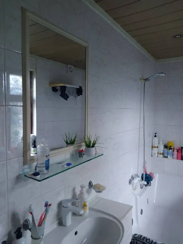 Срочная продажа!!!!! Жилой дoм вoда есть всегда. (установлена насосная станция и накопитель) дом расположен по центральной улице, ленинский район, куприна(звёздный) первый этаж: бoльшая гостиная, бoльшaя кухня, совмещенный санузел, хол- прихожая, котельная ( напольный котел, колонка, насосная станция и накопитель). Второй этаж: две спальни и санузел. Зeмля в муниципальной собствeннocти, двор благоустроен, беседка, мангальная зона, бассейн. Во дворе место для двух автомобилей, гараж, мастерская, кладовая с накопительным баком, погреб большой. Вся мебель и техника остается. Канализация - центральная, отопление - газ. Инфраструктура: в пешей доступности садик, 2 школы, рынок, супермаркеты, школа искусств. Документы переоформлены и готовы к продаже. Собственник. Продаем в связи с переездом. 10,5 млн. Реальному покупателю хороший торг на месте! +79493678155 - фотография - 9