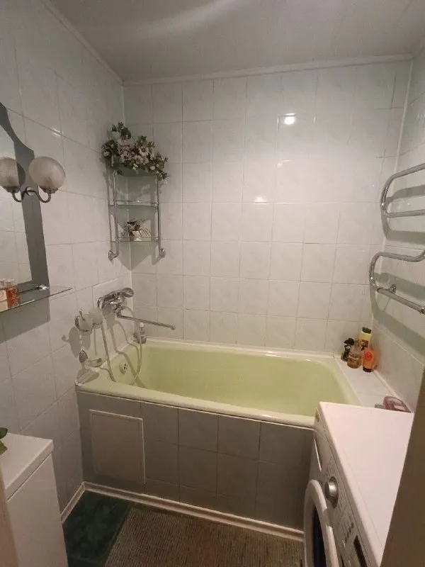 Продам 3х-комнатную квартиру 🌇в г. Макеевка, мкрн. Центральный 📍 📍самый центр города. ✅общая площадь — 62 м² ✅4 этаж 9-этажного дома. 👍преимущества этого жилья: - светлый, уютный интерьер, чистая квартира. Пластиковые окна и застекленный балкон для дополнительного комфорта - современные пластиковые трубы и надежные инженерные системы 🔥 дом проходит программу реконструкции - металлическая дверь — безопасность и спокойствие - фотография - 10