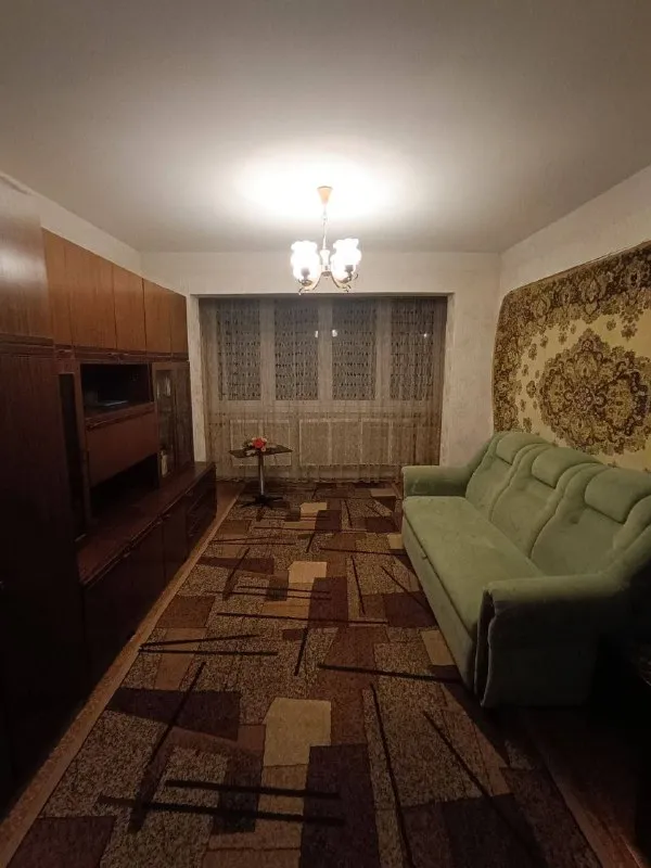 Продам 3х-комнатную квартиру 🌇в г. Макеевка, мкрн. Центральный 📍 📍самый центр города. ✅общая площадь — 62 м² ✅4 этаж 9-этажного дома. 👍преимущества этого жилья: - светлый, уютный интерьер, чистая квартира. Пластиковые окна и застекленный балкон для дополнительного комфорта - современные пластиковые трубы и надежные инженерные системы 🔥 дом проходит программу реконструкции - металлическая дверь — безопасность и спокойствие - фотография - 3