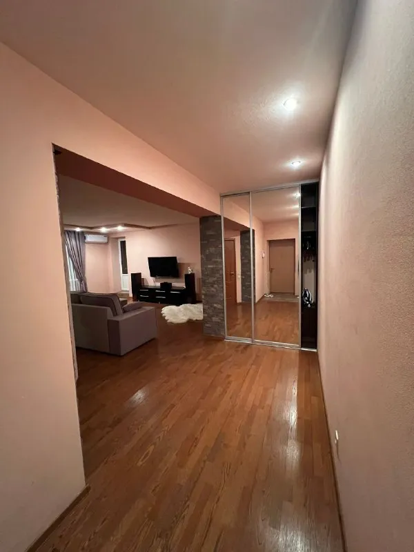 ‼️продажа квартиры‼️ 🏡продам двухкомнатную квартиру г. Донецк днр киевский р-н, гладковка ул. Кутузова 21 ✅этажность–9/9 жилого дома ✅общая площадь–54 м2 ✅дом кирпичный квартира продается с мебелью и бытовой техникой ✅рядом магазины, рынок, автостанция, храм и школа вода по графику 🔥собственник 💴цена: 8🍋000.000 рублей ☎️+7(949) 467-93-40 📨подписаться - фотография - 2