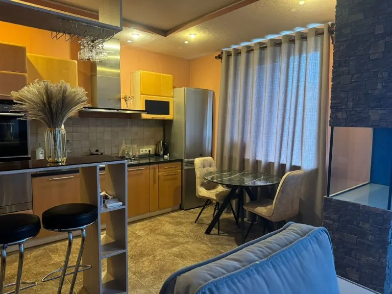 ‼️продажа квартиры‼️ 🏡продам двухкомнатную квартиру г. Донецк днр киевский р-н, гладковка ул. Кутузова 21 ✅этажность–9/9 жилого дома ✅общая площадь–54 м2 ✅дом кирпичный квартира продается с мебелью и бытовой техникой ✅рядом магазины, рынок, автостанция, храм и школа вода по графику 🔥собственник 💴цена: 8🍋000.000 рублей ☎️+7(949) 467-93-40 📨подписаться - фотография - 3