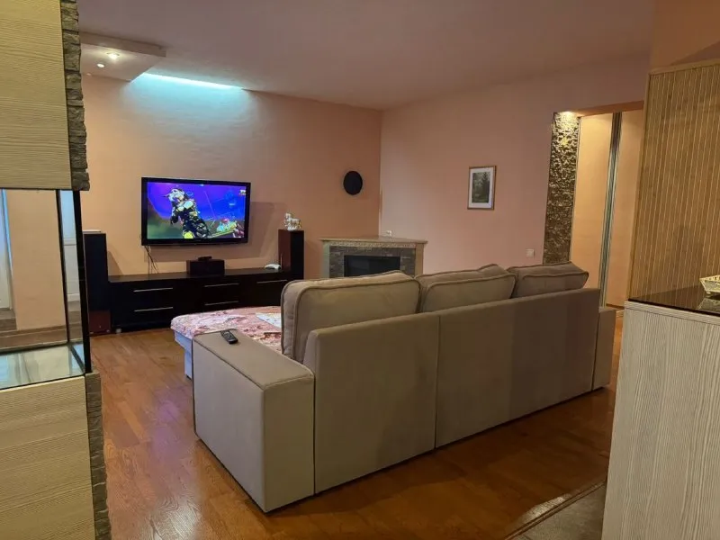 ‼️продажа квартиры‼️ 🏡продам двухкомнатную квартиру г. Донецк днр киевский р-н, гладковка ул. Кутузова 21 ✅этажность–9/9 жилого дома ✅общая площадь–54 м2 ✅дом кирпичный квартира продается с мебелью и бытовой техникой ✅рядом магазины, рынок, автостанция, храм и школа вода по графику 🔥собственник 💴цена: 8🍋000.000 рублей ☎️+7(949) 467-93-40 📨подписаться - фотография - 5