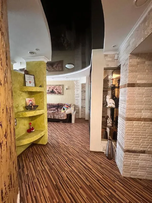 Продам срочно трёхкомнатную квартира от собственника ❗️ 🌇макеевка, центр гвардейки, рядом с 5-й больницей. 📍 ✅2/5, дом кирпичный ✅ общая 65м2 👍с дизайнерским и качественным ремонтом, дополнительно утеплена изнутри. ✅кухня-студия, застекленный панорамный балкон. ✅спальня объединена с лоджией. Входная дверь бронированная. 💦вода по графику. 🌎в шаговой доступности больница, магазины, рынок, автостанция. Продаётся от собственника!!! Никто не прописан. Документы рф. 💰цена: 7 500 000 ₽ реальному покупателю хороший торг! 📲☎️+ 79783124639 ( телеграмм) 📲☎️+79790408494 миранда  александр подписаться  |  дать объявление - фотография - 2