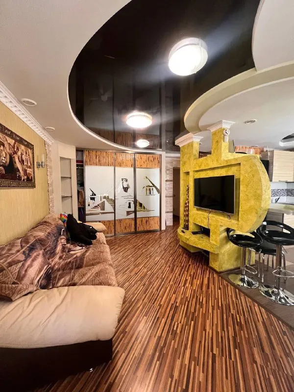 Продам срочно трёхкомнатную квартира от собственника ❗️ 🌇макеевка, центр гвардейки, рядом с 5-й больницей. 📍 ✅2/5, дом кирпичный ✅ общая 65м2 👍с дизайнерским и качественным ремонтом, дополнительно утеплена изнутри. ✅кухня-студия, застекленный панорамный балкон. ✅спальня объединена с лоджией. Входная дверь бронированная. 💦вода по графику. 🌎в шаговой доступности больница, магазины, рынок, автостанция. Продаётся от собственника!!! Никто не прописан. Документы рф. 💰цена: 7 500 000 ₽ реальному покупателю хороший торг! 📲☎️+ 79783124639 ( телеграмм) 📲☎️+79790408494 миранда  александр подписаться  |  дать объявление - фотография - 4