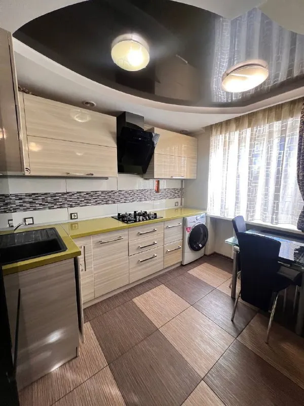 Продам срочно трёхкомнатную квартира от собственника ❗️ 🌇макеевка, центр гвардейки, рядом с 5-й больницей. 📍 ✅2/5, дом кирпичный ✅ общая 65м2 👍с дизайнерским и качественным ремонтом, дополнительно утеплена изнутри. ✅кухня-студия, застекленный панорамный балкон. ✅спальня объединена с лоджией. Входная дверь бронированная. 💦вода по графику. 🌎в шаговой доступности больница, магазины, рынок, автостанция. Продаётся от собственника!!! Никто не прописан. Документы рф. 💰цена: 7 500 000 ₽ реальному покупателю хороший торг! 📲☎️+ 79783124639 ( телеграмм) 📲☎️+79790408494 миранда  александр подписаться  |  дать объявление - фотография - 9